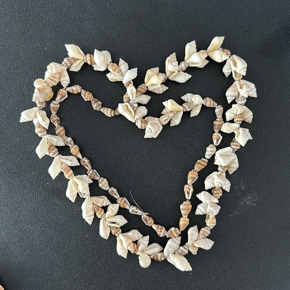 Shell necklace bundle - Picture 3 of 5